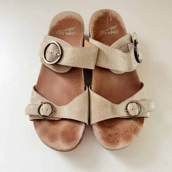 Dansko Women's Manda, Oyster Washed Leather Sandal - Picture 3 of 5